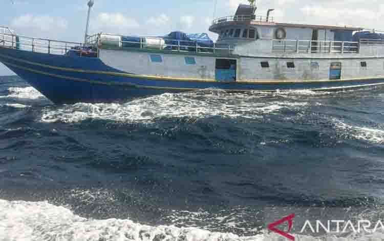 SAR Gabungan Kawal KM Yuni Bahari Alami Kebocoran di Laut Banda