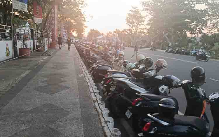 Soal Tarif Parkir Kadin Expo Kapuas, Koordinator Jukir Akui Minta Rp5 Ribu Tapi Tetap Terima Jika Dibayar Sesuai Perda