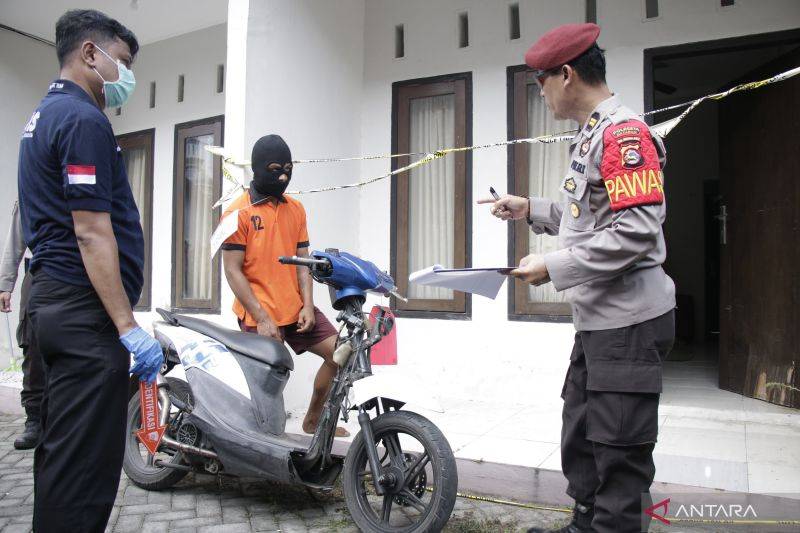 Polisi Rekonstruksi Kasus Pembunuhan Mahasiswi di Indekos, Tersangka Peragakan 44 Adegan