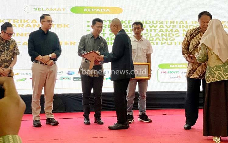 SSMS Raih Penghargaan sebagai Mitra Perusahaan Politeknik Kelapa Sawit Citra Widya Edukasi