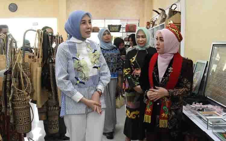 Pengembangan Produk Kerajinan Lokal Menjadi Bahasan Utama Dekranasda Dua Provinsi