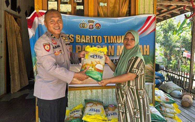 Gerakan Pangan Murah Polsek Dusun Tengah di Desa Turan Amis Diserbu Warga