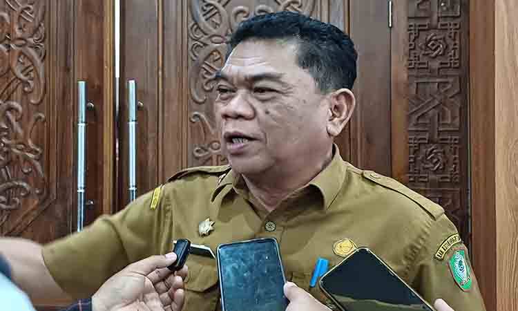 Kepala Badan Kesatuan Bangsa dan Politik Kotawaringin Timur Rihel. (FOTO: DEWIP)