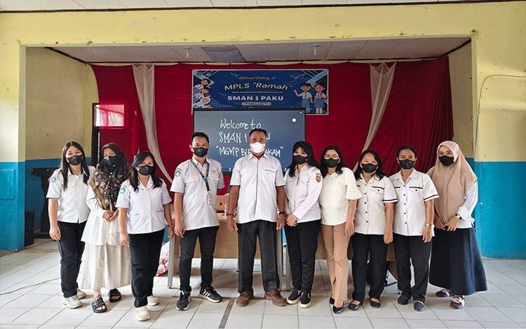 SMAN 1 Paku melakukan penyesuaian kegiatan belajar mengajar sebagai antisipasi dampak kabut asap. (FOTO:DISDIK KALTENG)