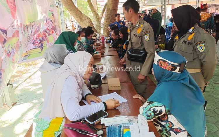 Cek Kesehatan Gratis dalam rangka Peringatan Hari Jadi ke-24 Kabupaten Seruyan disambut antusias masyarakat. (Foto: Fahrul)