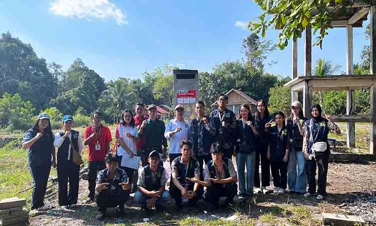Pemdes Gumpa Apresiasi Inovasi Rocket Stove Mahasiswa KKN UPR