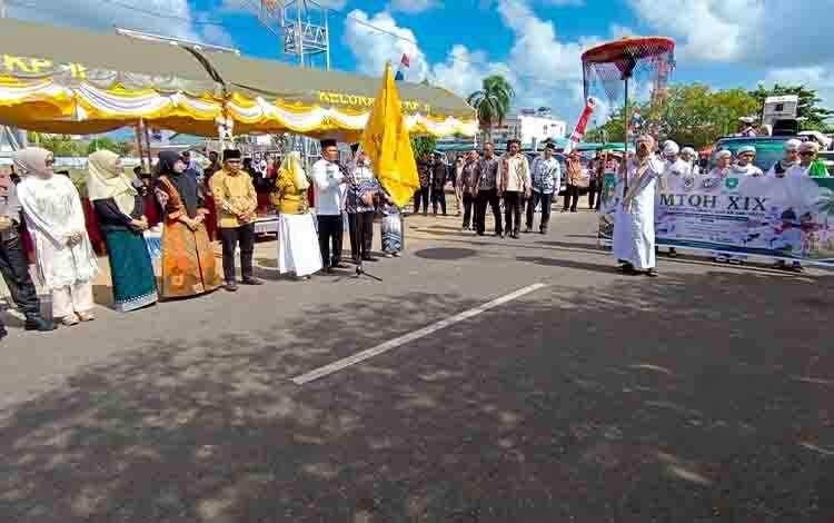 Bupati Lepas Pawai Taaruf MTQH ke XIX Tingkat Kabupaten Seruyan