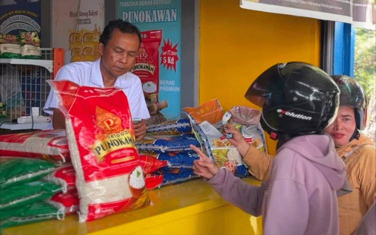 Bulog Kalteng Salurkan 5.032 Ton Beras SPHP hingga Capai 59,42 Persen Target 2026