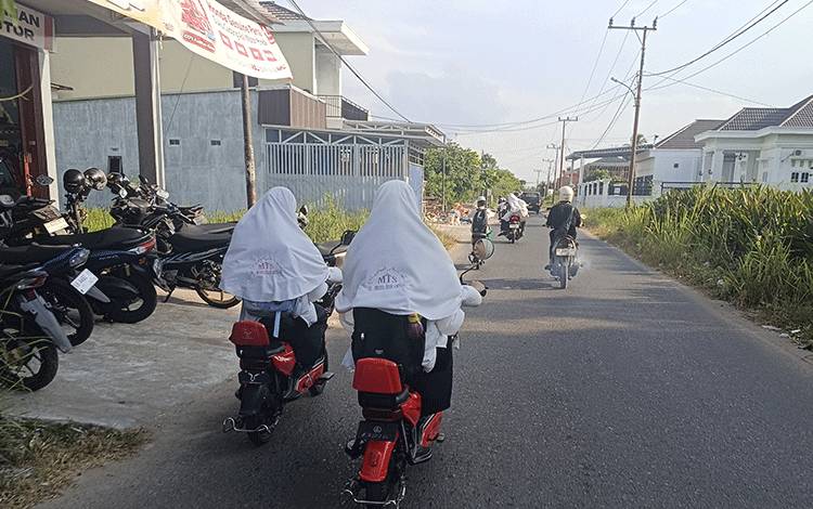 Aturan Sepeda Listrik Pelajar di Kapuas Sisakan Dilema, Mayoritas Akses Sekolah Justru Melalui Jalan Raya