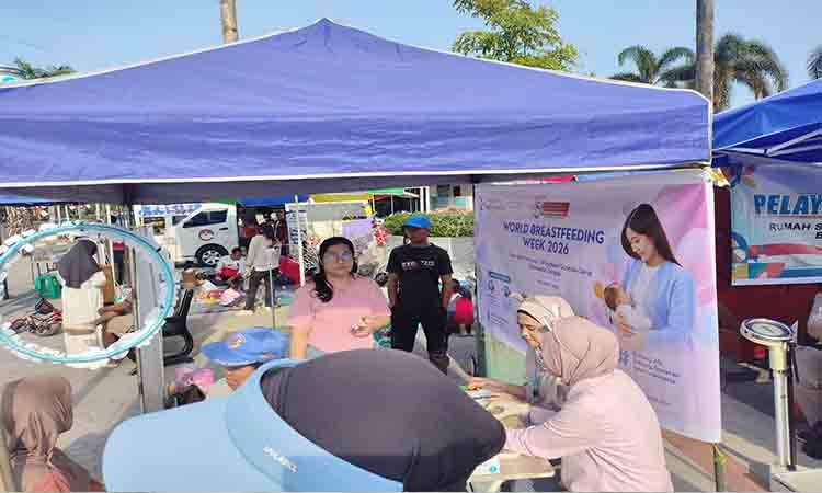 Pemeriksaan kesehatan dilaksanakan dalam momen World Breastfeeding Week atau Pekan ASI Sedunia 2026 di kawasan Car Free Day atau CFD dekat Pos Polisi Bundaran Besar Palangka Raya, Minggu, 9 Agustus 2026.(FOTO: TESTI PRISCILLA)