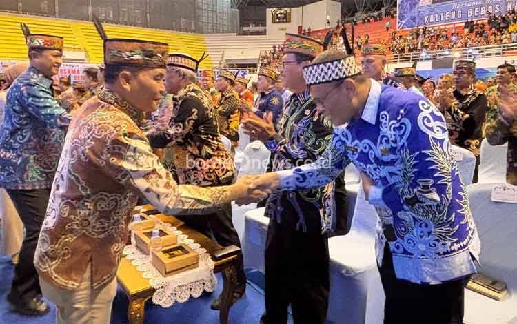 Atasi Blankspot, Pemprov Kalteng Serahkan Bantuan Starlink untuk Seruyan