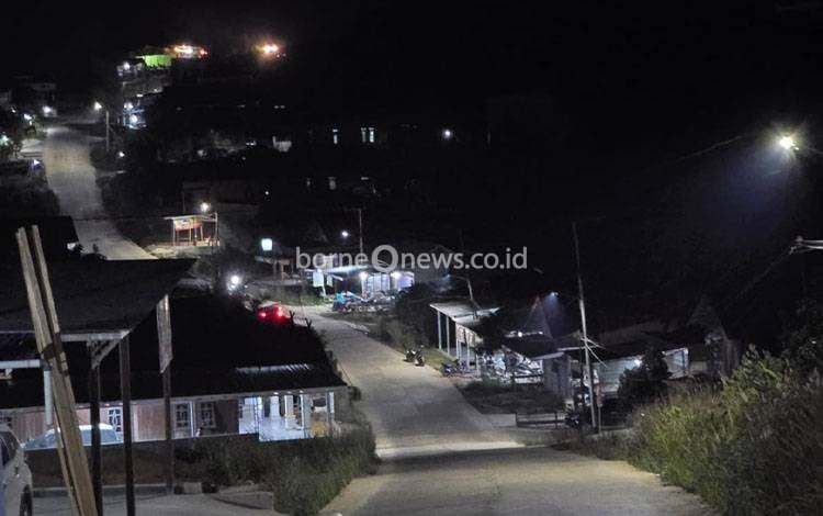 26 Titik PJU Terpasang di Desa Sei Hanyo, Camat Kapuas Hulu dan Warga Ucapkan Terima Kasih