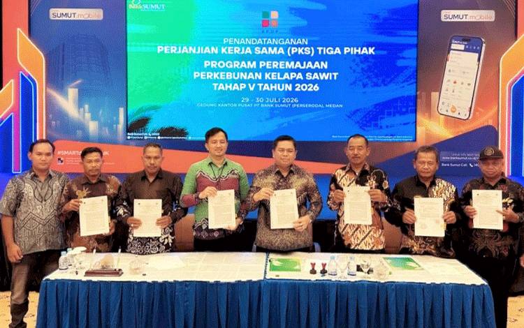 Penandatanganan Perjanjian Kerja Sama atau PKS Program PSR Tahap V Tahun 2026 yang berlangsung di Kantor Pusat PT Bank Sumut (Perseroda), Medan, Sumatera Utara. (FOTO: Istimewa)