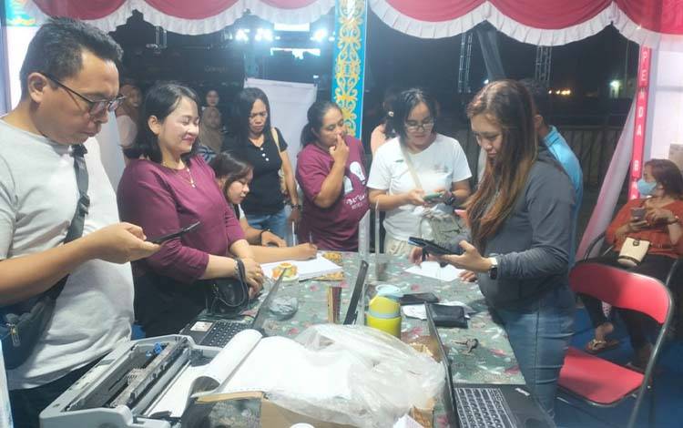 Stan Bapenda Barito Timur di Bartim Expo 2026 ramai didatangi pengunjung. (FOTO: IST)