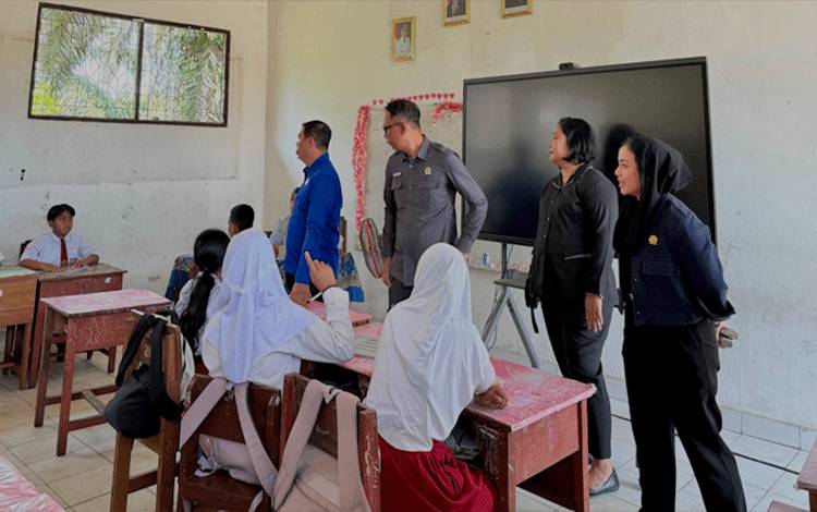 MCK SDN 2 Petuk Katimpun Diminta Segera Dibenahi