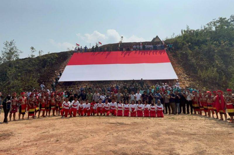 Kirab Bendera Merah Putih di Perbatasan Kecamatan Jagoi Babang, Kabupaten Bengkayang, Selasa. ANTARA/Narwati