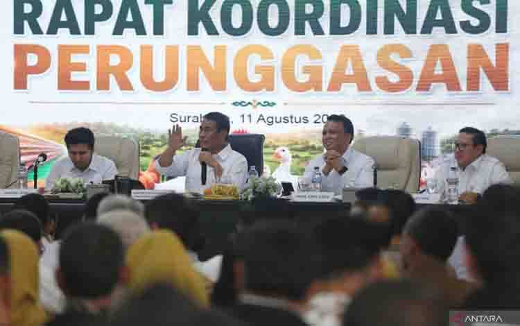Mentan Ancam Cabut Izin Pelaku Manipulasi Harga Pakan dan Telur