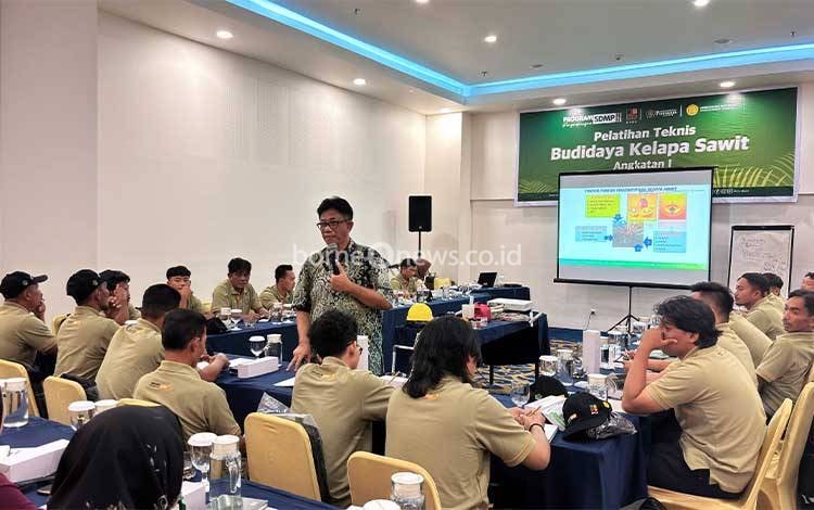 171 Pekebun Barito Utara Diperkuat Hadapi Tantangan Budidaya Sawit