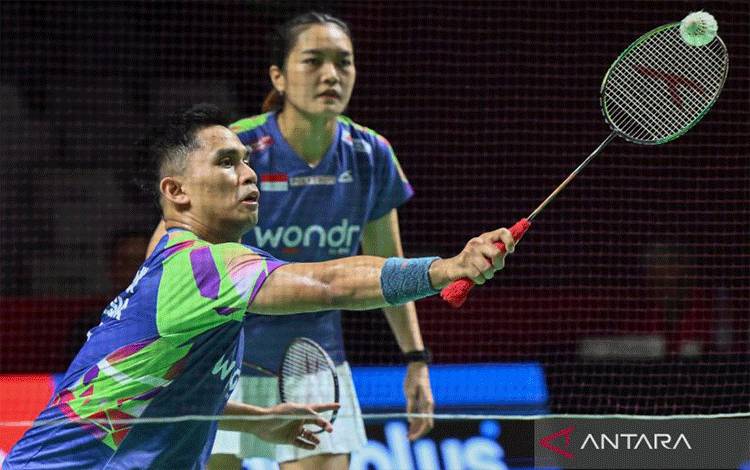 Arsip - Pebulu tangkis ganda campuran Indonesia Amri Syahnawi (kiri) dan Nita Violina Marwah (kanan) pada babak 32 besar Polytron Indonesia Open 2026 di Istora Senayan, Jakarta, Selasa (2/6/2026). ANTARA FOTO/Fauzan/tom.