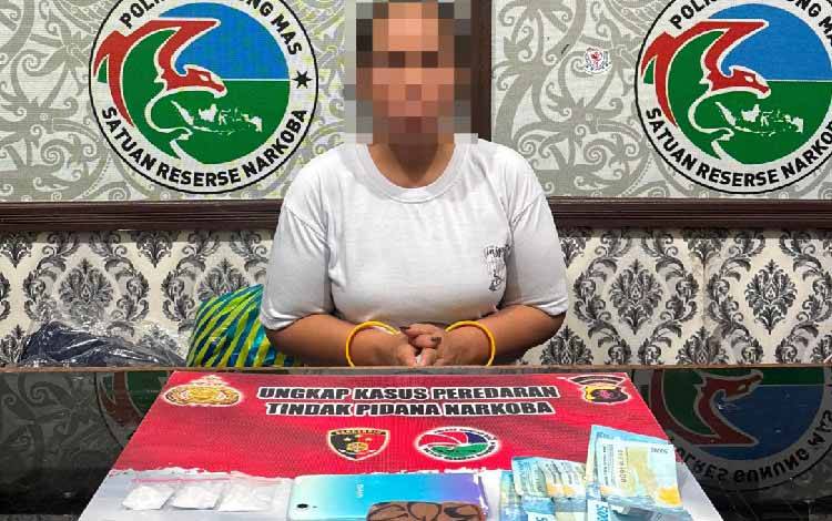 Nekat Simpan Sabu di Dompet, Perempuan di Sepang Diamankan Satresnarkoba Polres Gumas