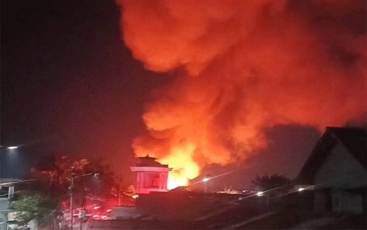 Kebakaran Hebat Melanda Komplek Veteran Jalan Jahri Saleh Banjarmasin
