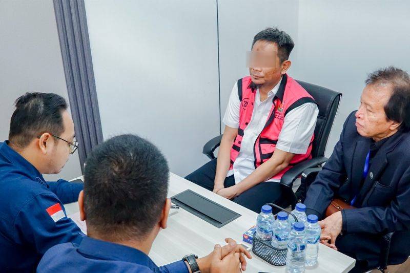 Kejagung Limpahkan Tersangka Korupsi Tambang PT AKT Murung Raya ke Kejari Jakpus
