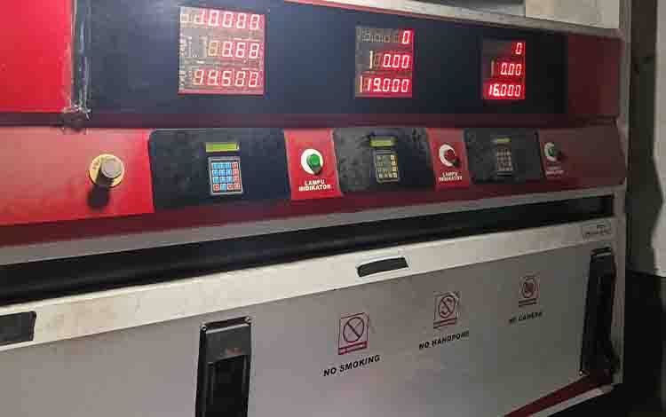 Harga Pertalite eceran di Jalan Barito, Kuala Kapuas, Jumat, 14 Agustus 2026. (FOTO: Yanur)