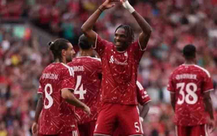 Liverpool Akhiri Pramusim dengan Kalahkan Como 2-0 di Anfield