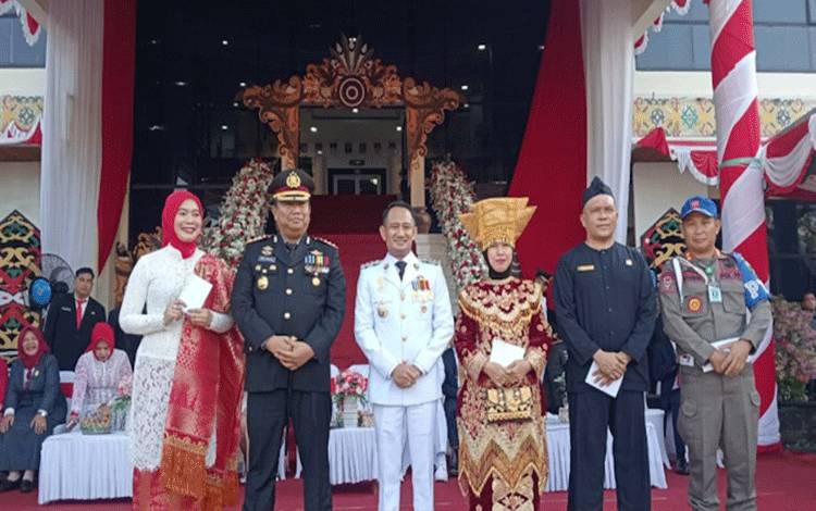 Tampil Berkostum Jawa Barat, Khemal Nasery Sabet Juara Kostum Terbaik HUT RI