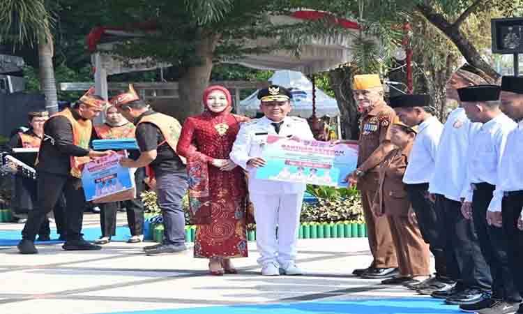 Gubernur Kalteng Serahkan Bantuan untuk Veteran dan Pengemudi Ojol serta Remisi bagi Warga Binaan