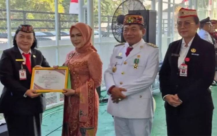 Bapenda dan BRI Raih Juara I Lomba Kebersihan Tingkat OPD dan BUMN/BUMD Kabupaten Kapuas