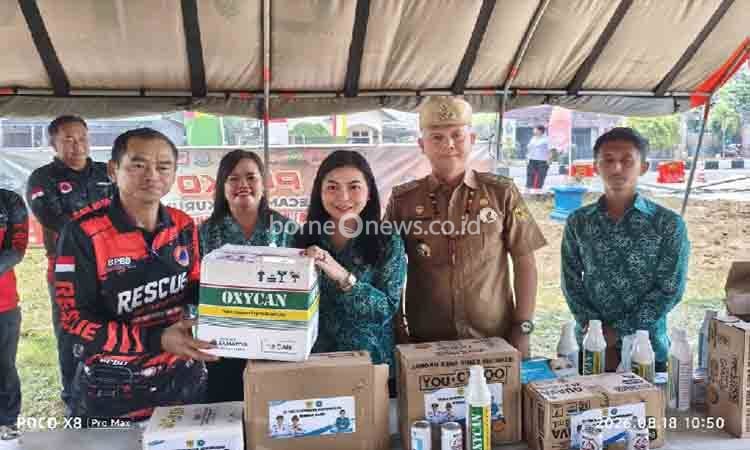 Bupati dan TP PKK Gumas Serahkan Bantuan untuk Dukung Tim Penanganan Karhutla