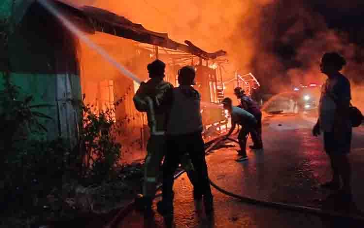 Diduga Korsleting Listrik, Rumah Warga Pangkalan Bun Hangus Terbakar