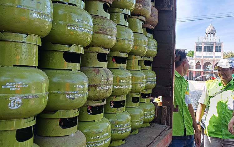 Tabung gas LPG 3 kilogram saat gerakan pangan murah di Taman Kota Sampit, Rabu, 19 Agustus 2026. (FOTO: DEWIP)