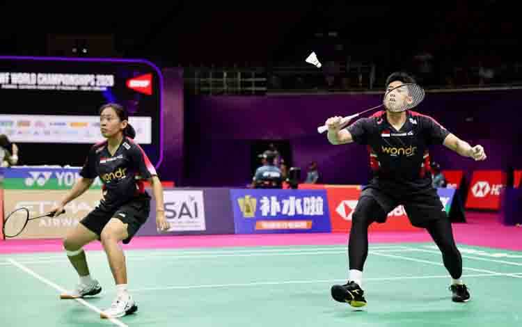 Ganda campuran Indonesia Marwan Faza/Aisyah Salsabila Putri Pranata saat melawan wakil Denmark Mathias Christiansen/Alexandra Boje pada babak 32 besar Kejuaraan Dunia BWF 2026 di New Delhi, India, Rabu (19/8/2026). Marwan/Aisyah kalah dengan skor 21-19, 9-21, 10-21. (ANTARA/HO-PBSI)