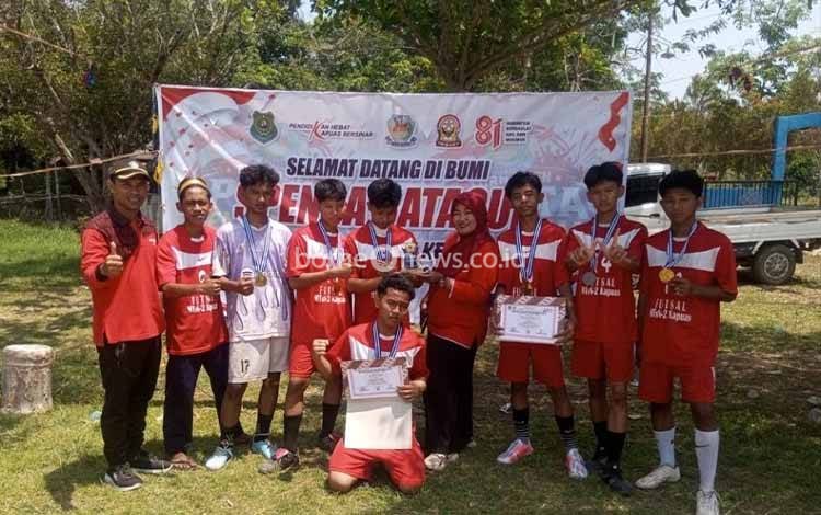 Tim Futsal MTsN 2 Kapuas Juara I, Taklukkan Tuan Rumah SMPN 1 Bataguh 3-2