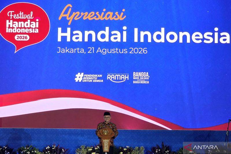 Menteri Pendidikan Dasar dan Menengah (Mendikdasmen) Abdul Mu'ti membuka gelaran Festival Handai Indonesia 2026 di Plaza Insan Berprestasi, Gedung A Kemendikdasmen, Jakarta Pusat pada Jumat sore (21/8/2026). (ANTARA/Hana Dewi Kinarina Kaban)