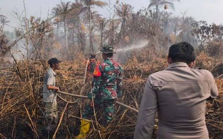 Penanganan karhutla di Desa Pangkalan Rekan Ray RT 07, Kecamatan Basarang, Kabupaten Kapuas, Kalimantan Tengah, pada Jumat, 21 Agustus 2026.? (FOTO: BPBD Kapuas)