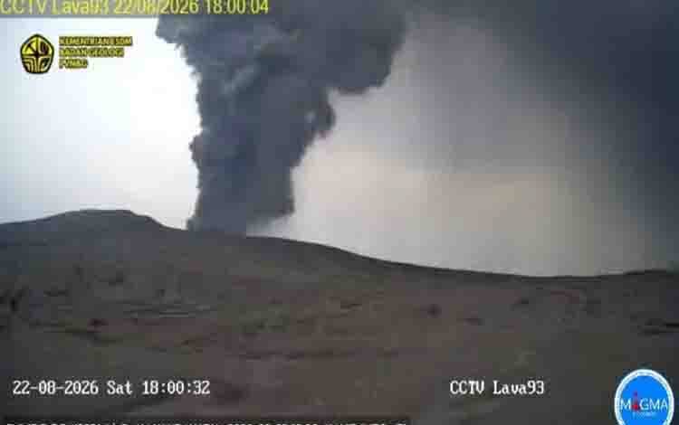 Gunung Anak Krakatau Meletus Sembilan Kali pada Sabtu