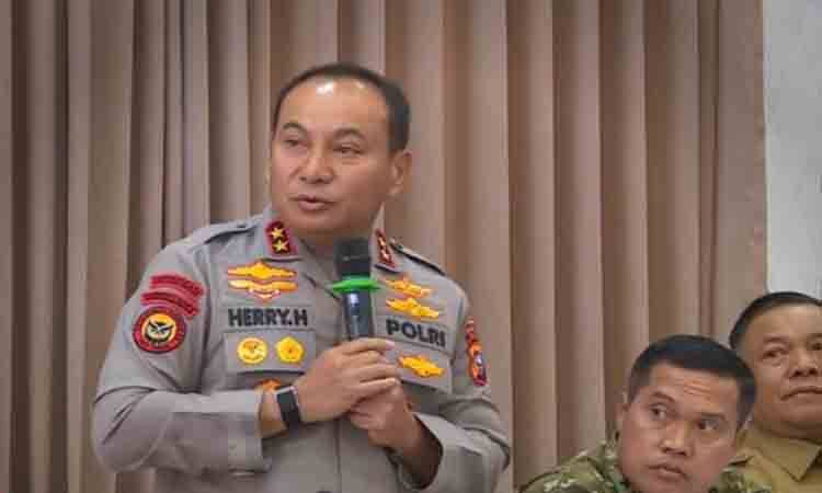Kapolda Riau Irjen Pol Herry Heryawan ketika melaporkan penanganan hukum kasus karhutla kepada Presiden Prabowo Subianto dalam rapat di Pekanbaru. ANTARA/HO-YouTube Sekretariat Presiden