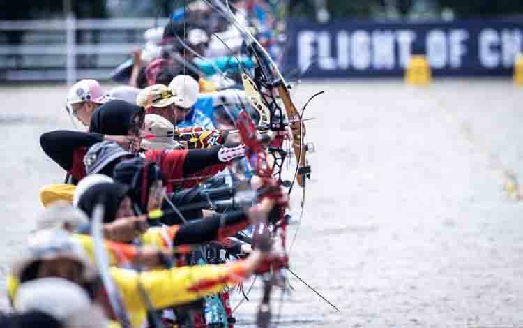 Atlet panahan membidik sasaran pada babak kualifikasi kejuaraan panahan Satria Legawa Pro Championship 2026 di Jakarta International Equestrian, Jakarta, Minggu (23/8/2026). Sebanyak 883 atlet dari 158 klub dalam negeri dan 80 atlet dari enam negara yaitu Malaysia, Singapura, Thailand, Hong Kong, Prancis dan Kanada berlaga di kejuaraan tersebut yang berlangsung di Jakarta pada 21-25 Agustus 2026. ANTARA FOTO/Bayu Pratama S/wsj.