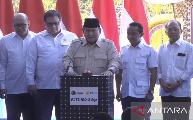 Presiden Targetkan Pembangunan PLTS 100 GW Selesai Dalam Tiga Tahun