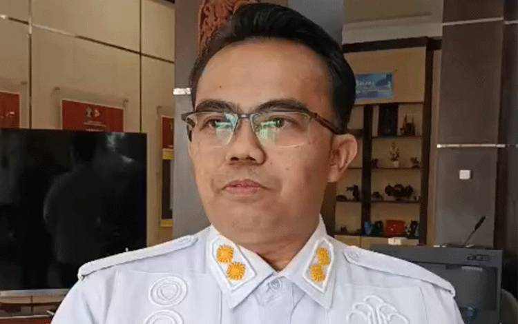 Perwakilan Kanwil Kementrian Hukum Kalteng melalui Perancang Peraturan Perundang-undangan Ahli Madya, Andri. (Foto:MARINI)