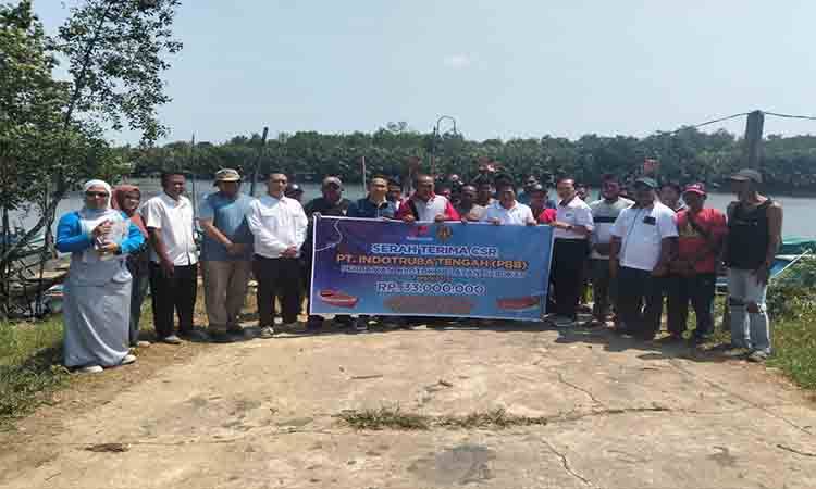 Perahu Kembali Jadi Andalan, PT Indotruba Tengah Gelontorkan 33 Juta Bantu Nelayan Pangkalan Banteng