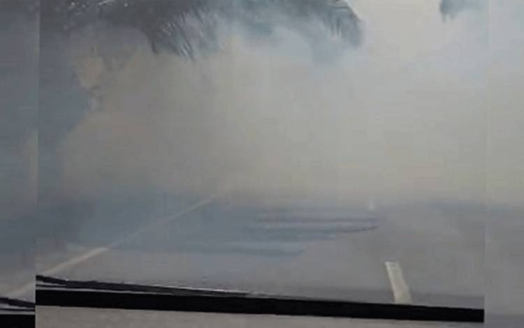 Asap Karhutla di Jalan HM Arsyad dan Jenderal Sudirman Sampit Bikin Jarak Pandang Terbatas