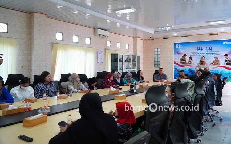 OJK Kalimantan Tengah bersama BPJS-TK Palangka Raya dan Rumah BUMN Palangka Raya menyelenggarakan Program Pemberdayaan Ekonomi dan Kemandirian Penerima Manfaat (PEKA). (FOTO: Istimewa)