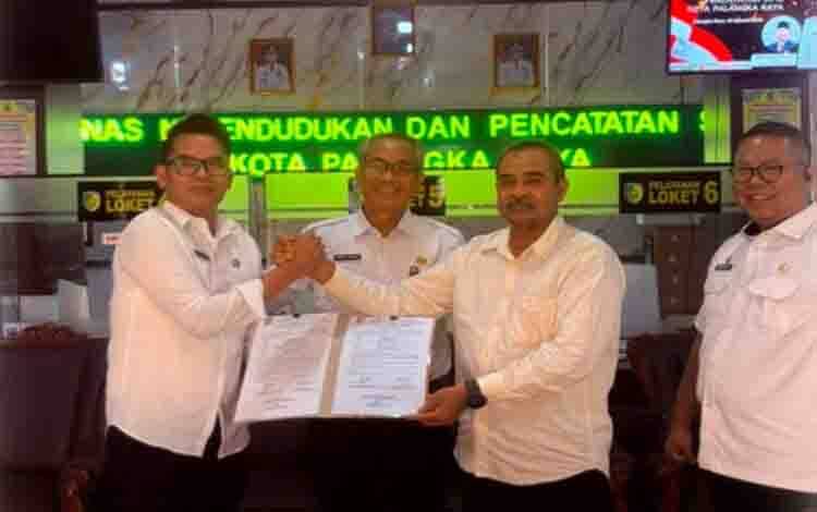 Serah Terima Disdukcapil, Sekda Harap Kinerja Semakin Baik
