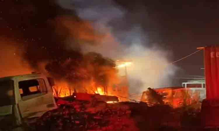 Truk Fuso Terbakar di Jalan Gubernur Soebardjo Banjarmasin