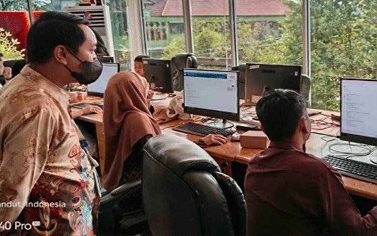 Uji Coba Soal Uji Kemahiran Berbahasa Indonesia (UKBI) Adaptif selama dua hari di Kota Palangka Raya.(FOTO: Istimewa)