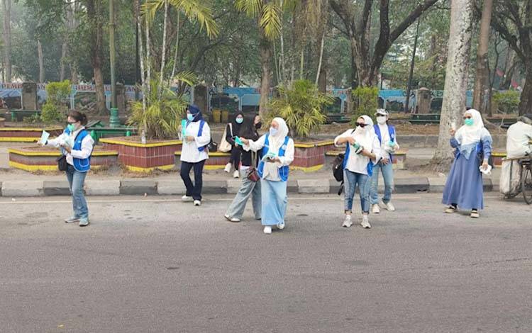 IWAPI Kalteng Bagikan 12 Ribu Masker di Tengah Kabut Asap Palangka Raya